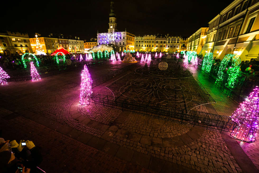  Świąteczne iluminacje na Rynku w Zamościu (zdjęcie 16) - Autor: Kazimierz Chmiel