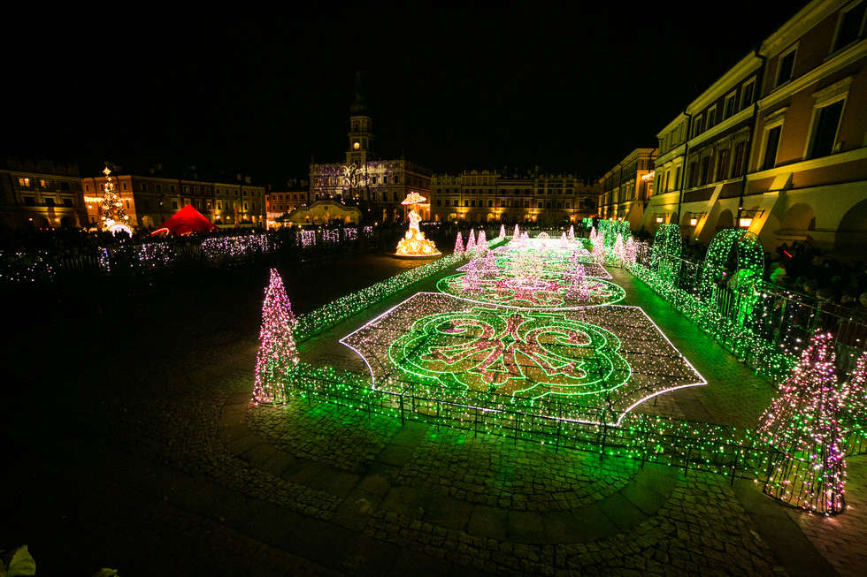  Świąteczne iluminacje na Rynku w Zamościu (zdjęcie 11) - Autor: Kazimierz Chmiel