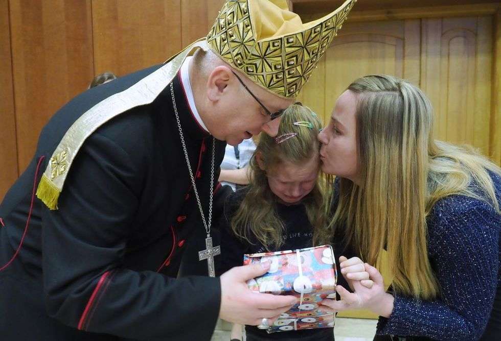  Prezenty z Nieba od Świętego Mikołaja w Caritas (zdjęcie 1) - Autor: Maciej Kaczanowski