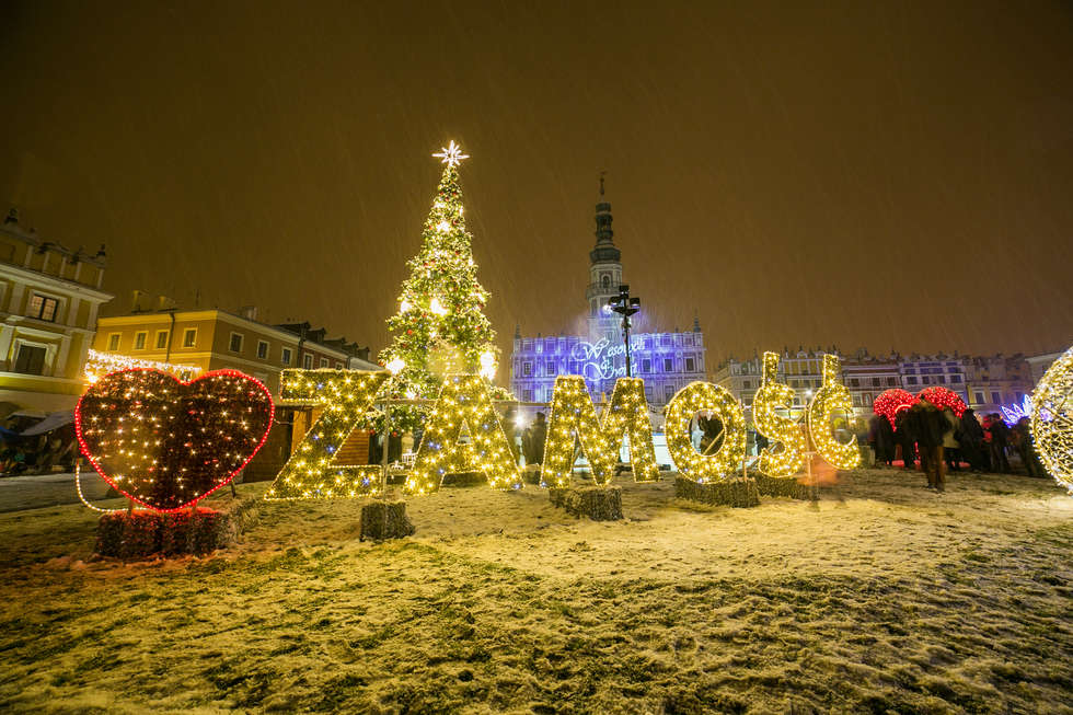  Zima i iluminacje na Rynku Wielkim w Zamościu (zdjęcie 20) - Autor: Kazimierz Chmiel