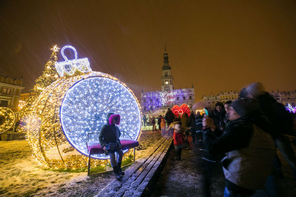  Zima i iluminacje na Rynku Wielkim w Zamościu  - Autor: Kazimierz Chmiel