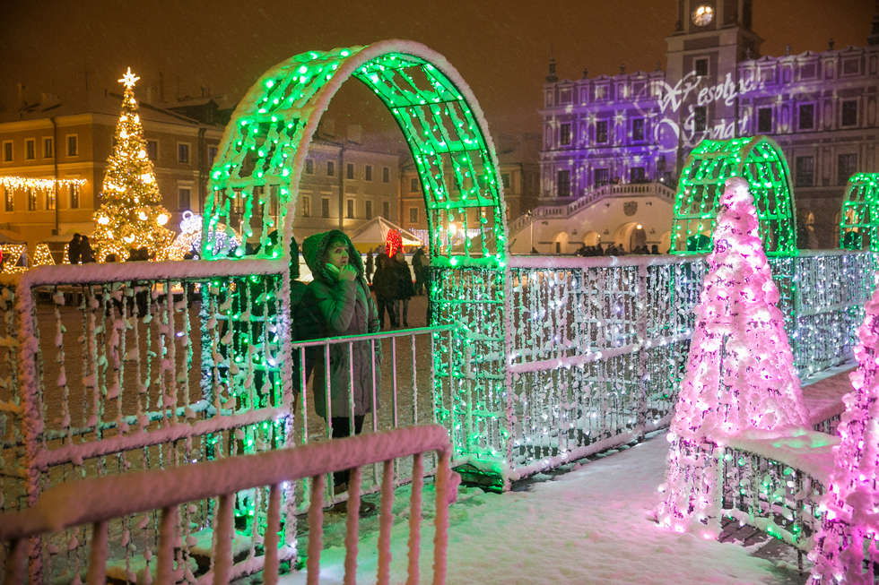  Zima i iluminacje na Rynku Wielkim w Zamościu (zdjęcie 5) - Autor: Kazimierz Chmiel