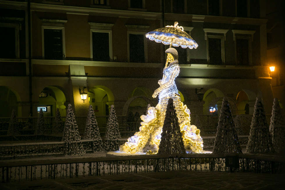  Zima i iluminacje na Rynku Wielkim w Zamościu (zdjęcie 12) - Autor: Kazimierz Chmiel