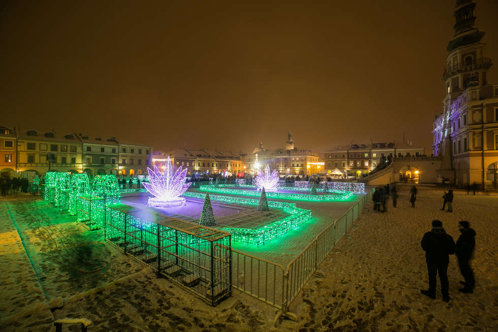  Zima i iluminacje na Rynku Wielkim w Zamościu (zdjęcie 19) - Autor: Kazimierz Chmiel