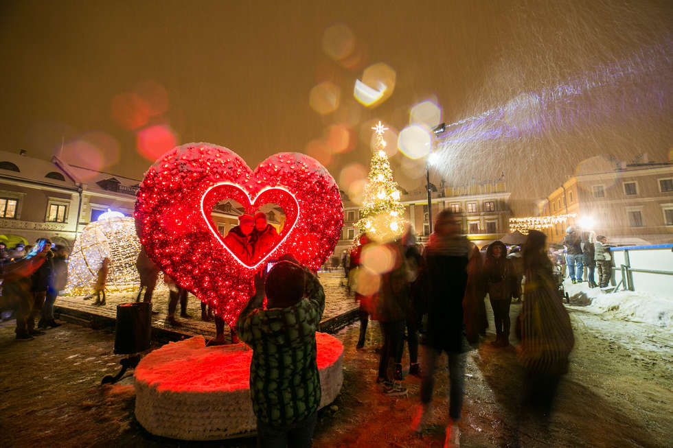  Zima i iluminacje na Rynku Wielkim w Zamościu (zdjęcie 1) - Autor: Kazimierz Chmiel