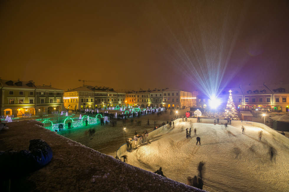  Zima i iluminacje na Rynku Wielkim w Zamościu (zdjęcie 23) - Autor: Kazimierz Chmiel
