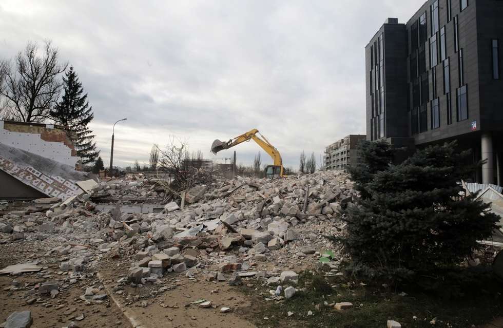 Wyburzanie biurowców ZTM Lublin przy dawnej zajezdni (zdjęcie 9) - Autor: Wojciech Nieśpiałowski