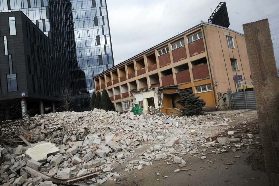  Wyburzanie biurowców ZTM Lublin przy dawnej zajezdni (zdjęcie 4) - Autor: Wojciech Nieśpiałowski