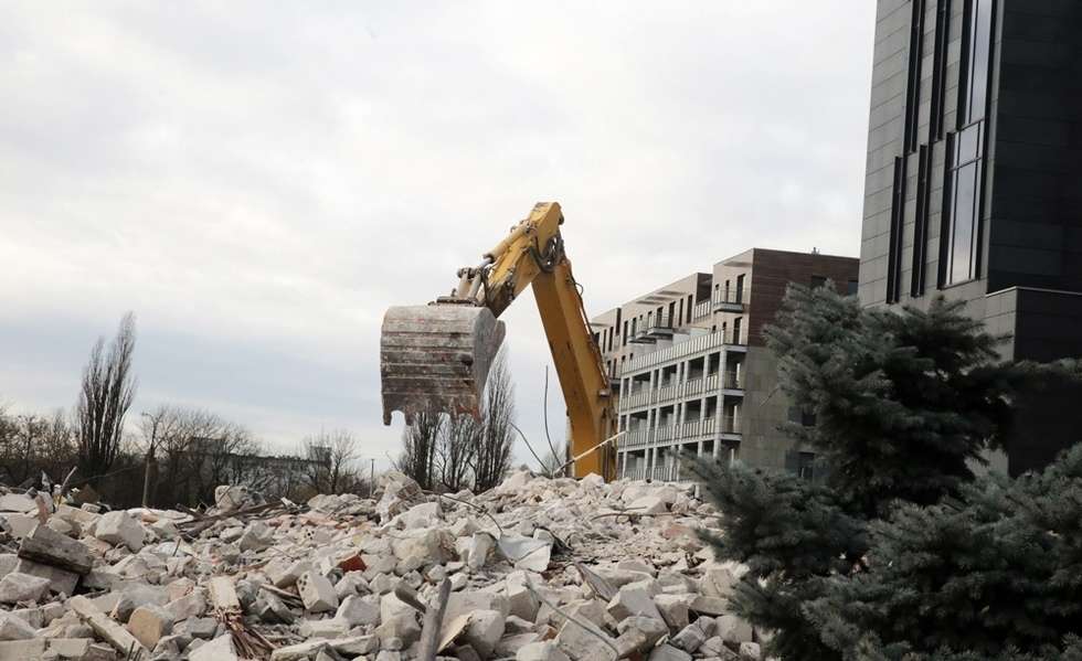  Wyburzanie biurowców ZTM Lublin przy dawnej zajezdni (zdjęcie 2) - Autor: Wojciech Nieśpiałowski