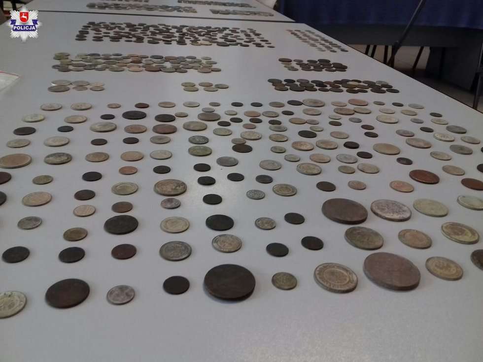  Policja znalazła monety (zdjęcie 1) - Autor: Policja