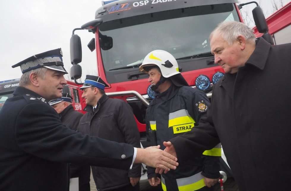  Uroczyste przekazanie samochodów dla OSP (zdjęcie 39) - Autor: Wojciech Nieśpiałowski