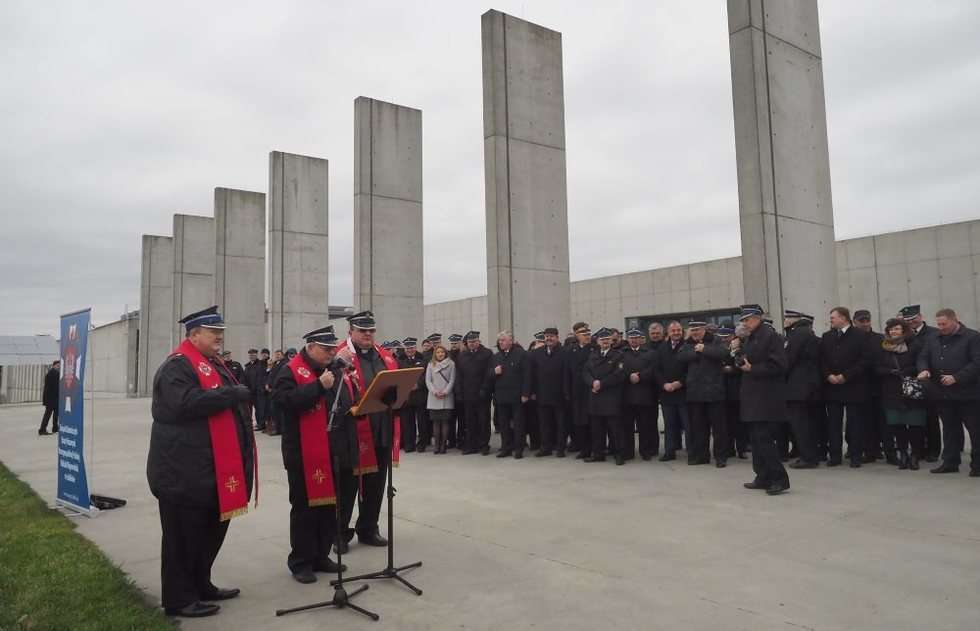  Uroczyste przekazanie samochodów dla OSP (zdjęcie 18) - Autor: Wojciech Nieśpiałowski