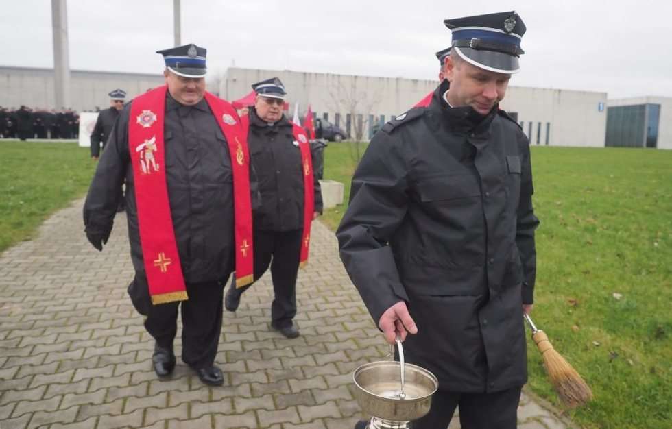  Uroczyste przekazanie samochodów dla OSP (zdjęcie 19) - Autor: Wojciech Nieśpiałowski