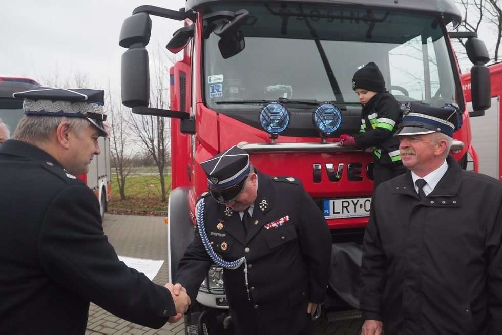  Uroczyste przekazanie samochodów dla OSP (zdjęcie 25) - Autor: Wojciech Nieśpiałowski