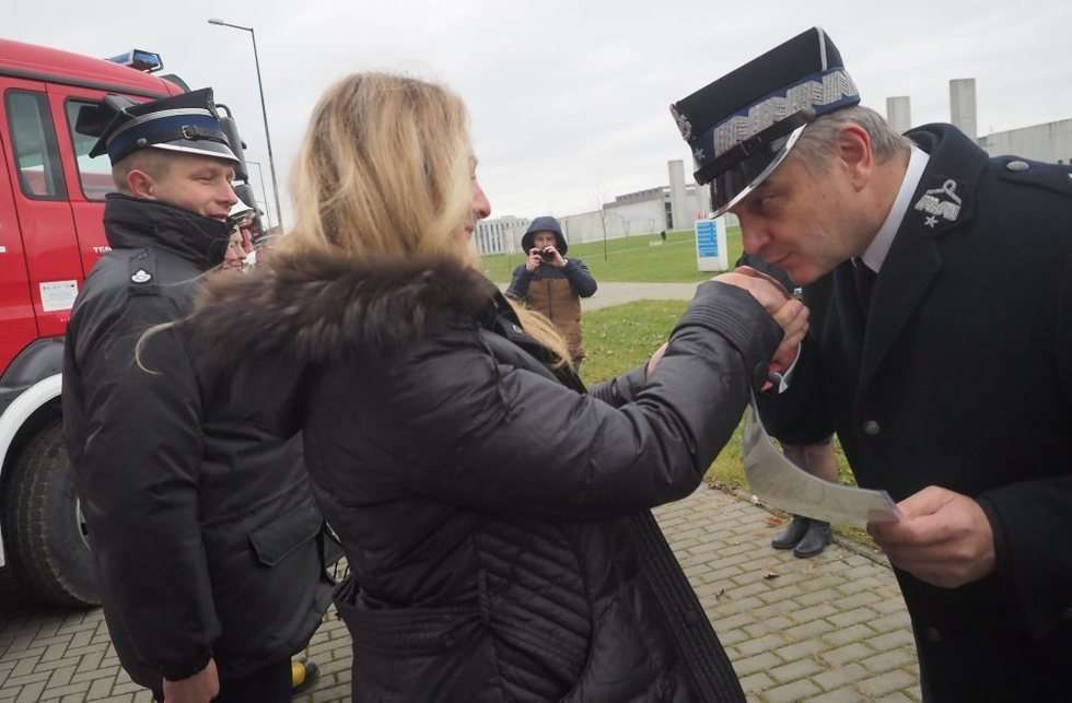  Uroczyste przekazanie samochodów dla OSP (zdjęcie 20) - Autor: Wojciech Nieśpiałowski