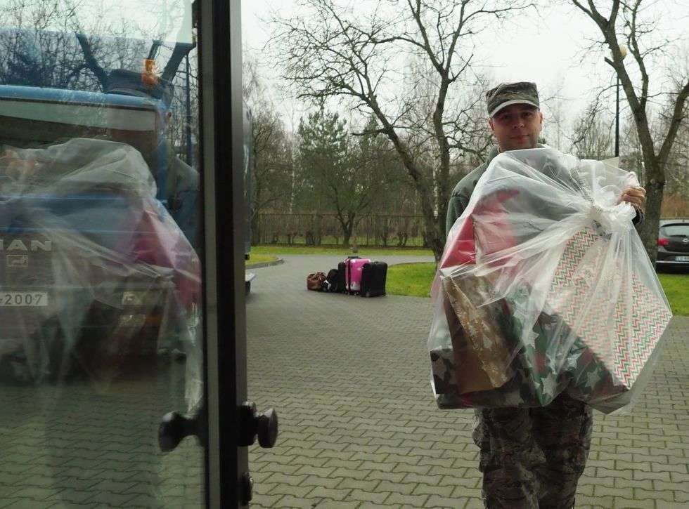  Świąteczne prezenty dla wychowanków Pogodnego Domu od żołnierzy NATO (zdjęcie 24) - Autor: Maciej Kaczanowski