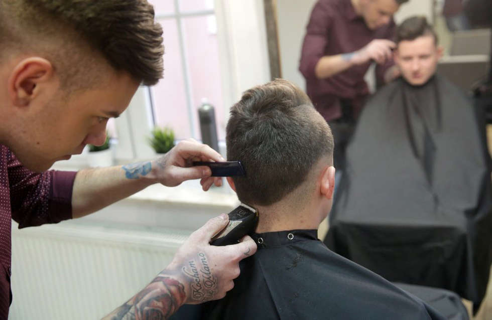  Przygotowania do pokazu fryzjerskiego w ZDZ (zdjęcie 6) - Autor: Wojciech Nieśpiałowski