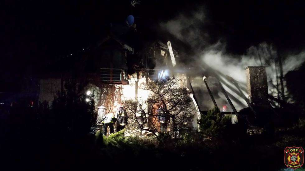  Pożar domu w Motyczu (zdjęcie 1) - Autor: Straż Pożarna Strzeszkowice