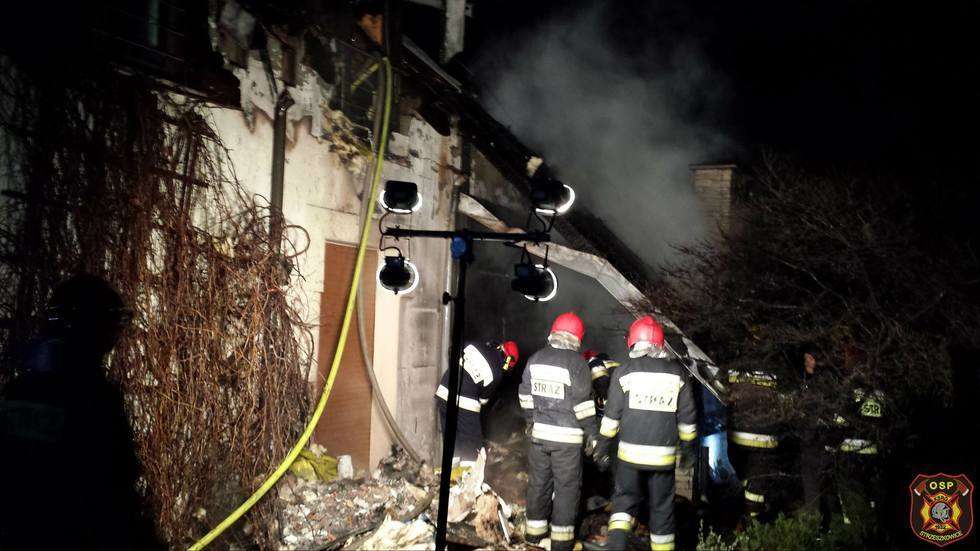  Pożar domu w Motyczu (zdjęcie 3) - Autor: Straż Pożarna Strzeszkowice