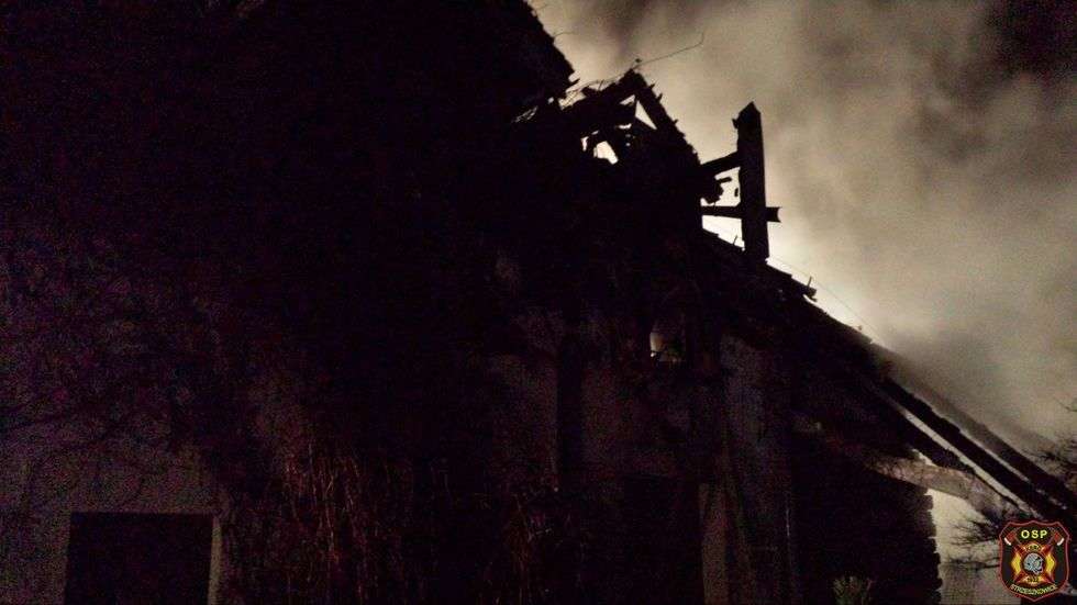  Pożar domu w Motyczu (zdjęcie 5) - Autor: Straż Pożarna Strzeszkowice