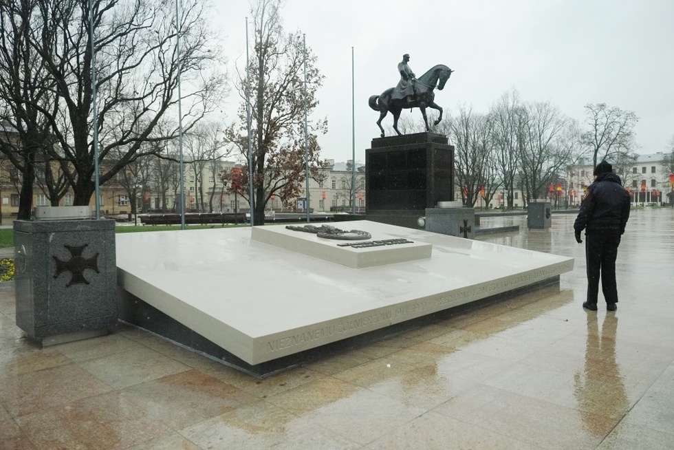  Nowy pomnik Nieznanego Żołnierza na pl. Litewskim (zdjęcie 3) - Autor: Maciej Kaczanowski