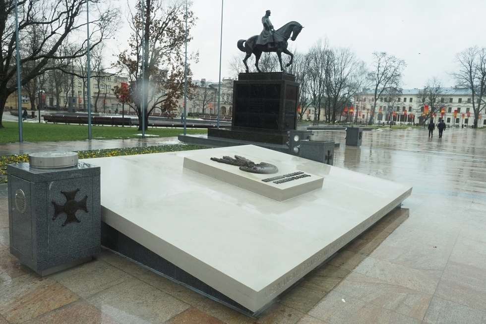  Nowy pomnik Nieznanego Żołnierza na pl. Litewskim (zdjęcie 1) - Autor: Maciej Kaczanowski