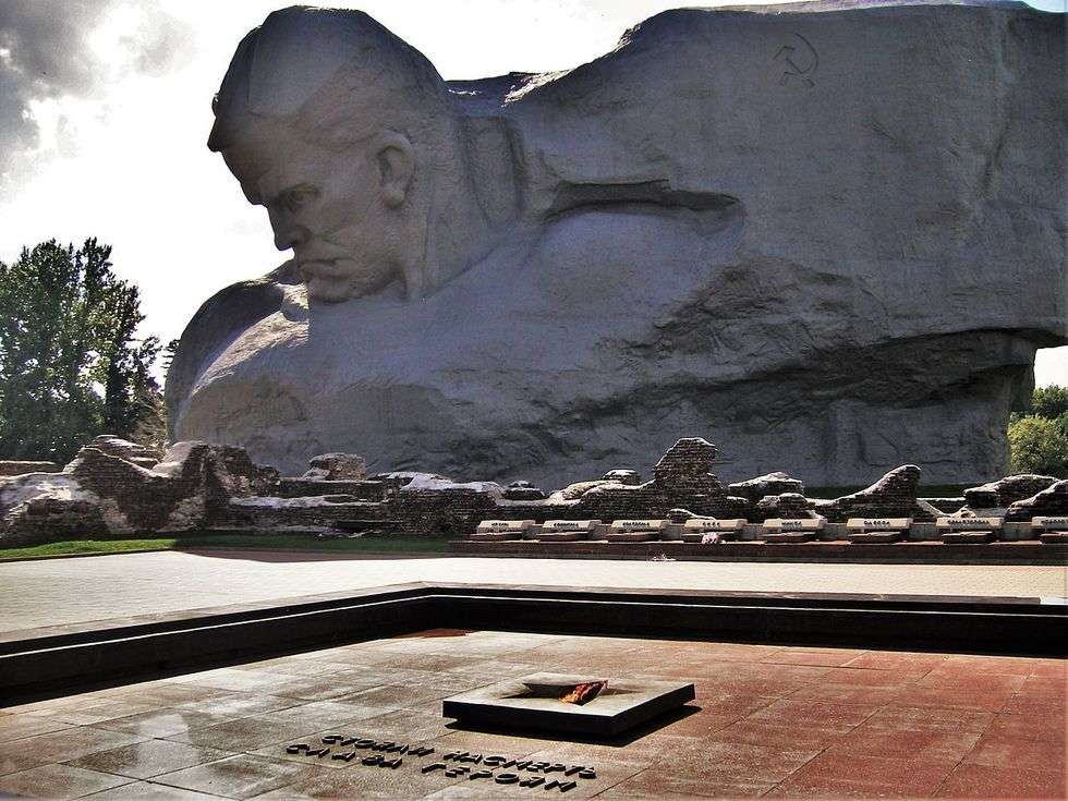  <p>Pomnik sowieckich obrońc&oacute;w Twierdzy</p>