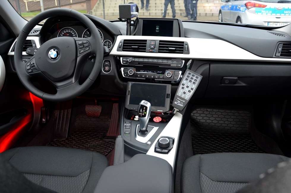  Nowe nieoznakowane radiowozy BMW dla polskiej policji (zdjęcie 2) - Autor: Policja