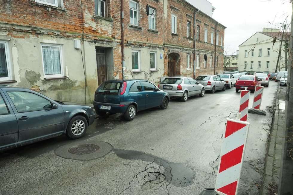  Zapada się część jezdni ul. Probostwo w Lublinie (zdjęcie 5) - Autor: Maciej Kaczanowski