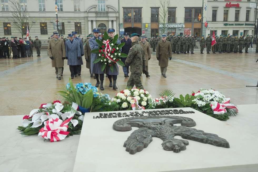  Uroczystości odsłonięcia Pomnika Nieznanego Żołnierza w Lublinie (zdjęcie 3) - Autor: Maciej Kaczanowski
