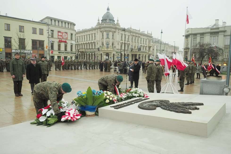  Uroczystości odsłonięcia Pomnika Nieznanego Żołnierza w Lublinie (zdjęcie 4) - Autor: Maciej Kaczanowski