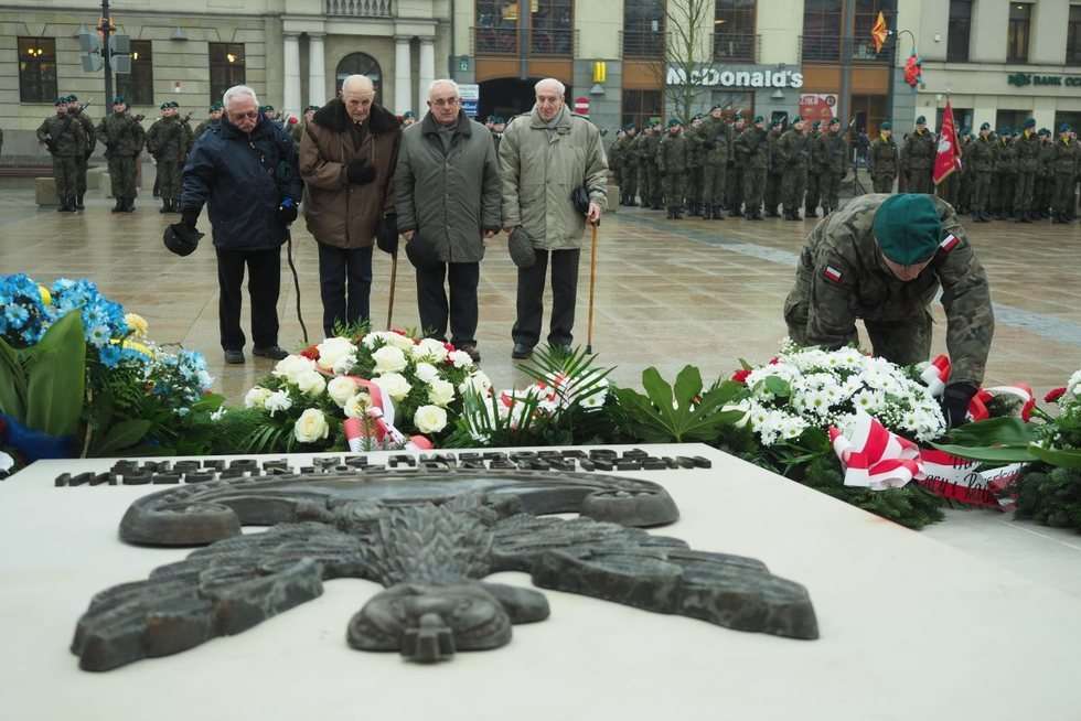  Uroczystości odsłonięcia Pomnika Nieznanego Żołnierza w Lublinie (zdjęcie 5) - Autor: Maciej Kaczanowski