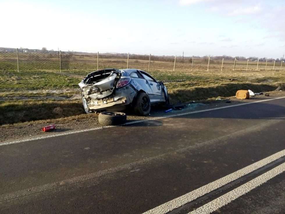  Wypadek w Dzwoli na drodze krajowej nr 74 (zdjęcie 1) - Autor: AUTO Łysiak Pomoc drogowa Janów Lubelski