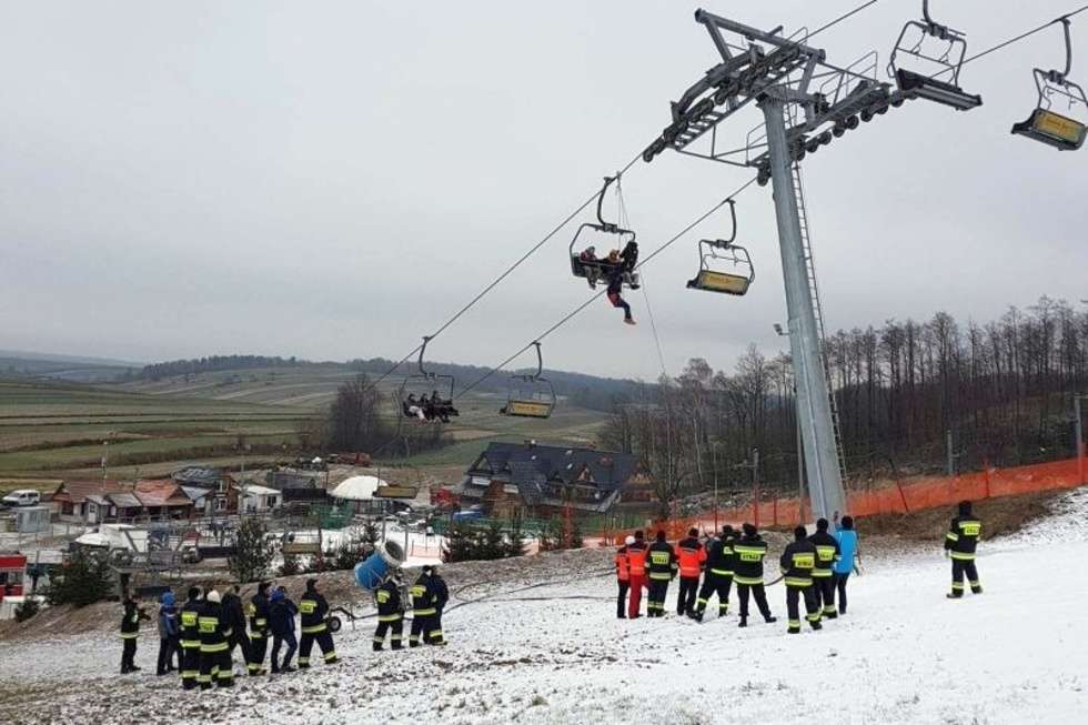  Próbna ewakuacja narciarzy z wyciągu w Chrzanowie  - Autor: Stacja narciarska w Chrzanowie