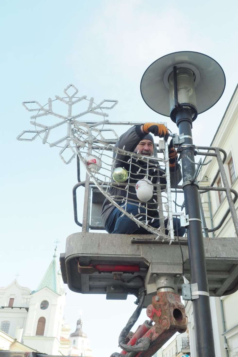  Rozbiórka szopki i demontaż dekoracji świątecznej na deptaku (zdjęcie 8) - Autor: Maciej Kaczanowski