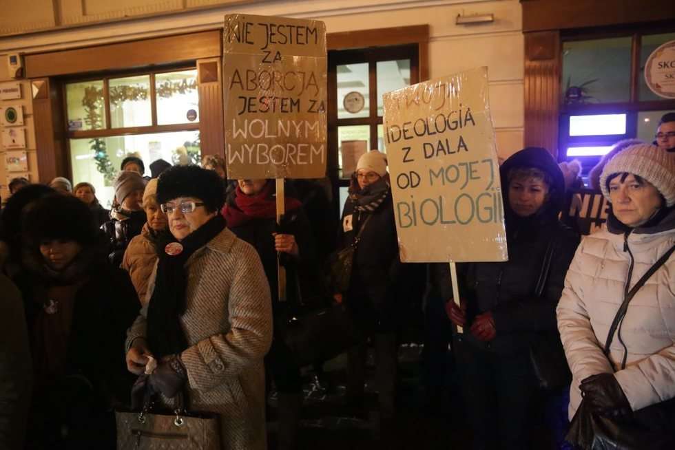  Protest zwolenników liberalizacji prawa aborcyjnego (zdjęcie 12) - Autor: Wojciech Nieśpiałowski