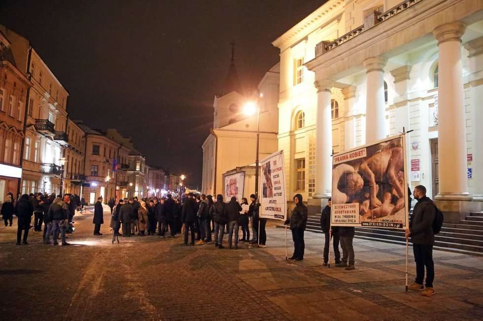  Manifestacja przeciwników liberalizacji prawa antyaborcyjnego (zdjęcie 4) - Autor: Wojciech Nieśpiałowski