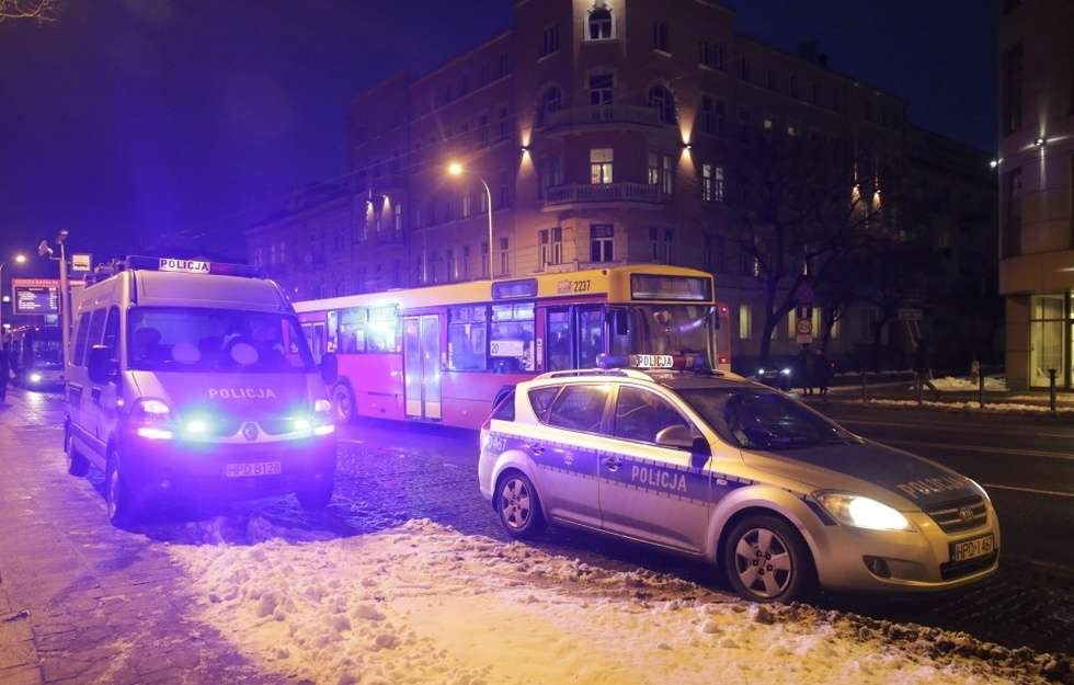  Wypadek na przystanku autobusowym przy Ogrodzie Saskim  - Autor: Wojciech Nieśpiałowski