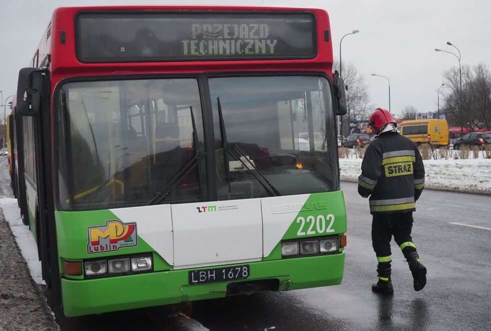  Pożar autobusu na al. Solidarności w Lublinie (zdjęcie 14) - Autor: Wojciech Nieśpiałowski