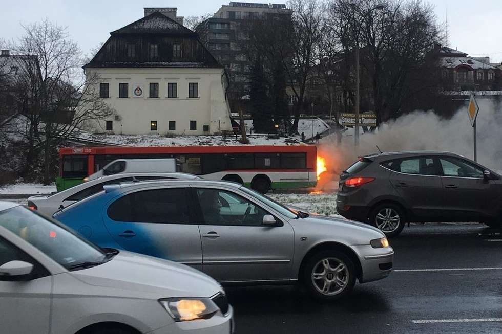  Pożar autobusu na al. Solidarności w Lublinie (zdjęcie 1) - Autor: Marta / Alarm24