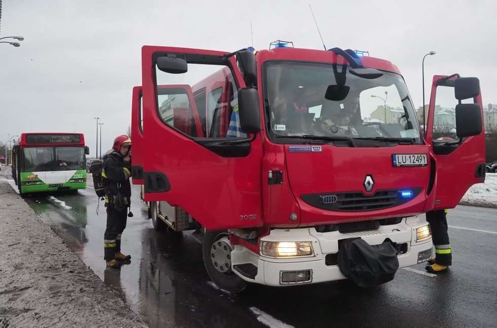 Pożar autobusu na al. Solidarności w Lublinie (zdjęcie 9) - Autor: Wojciech Nieśpiałowski