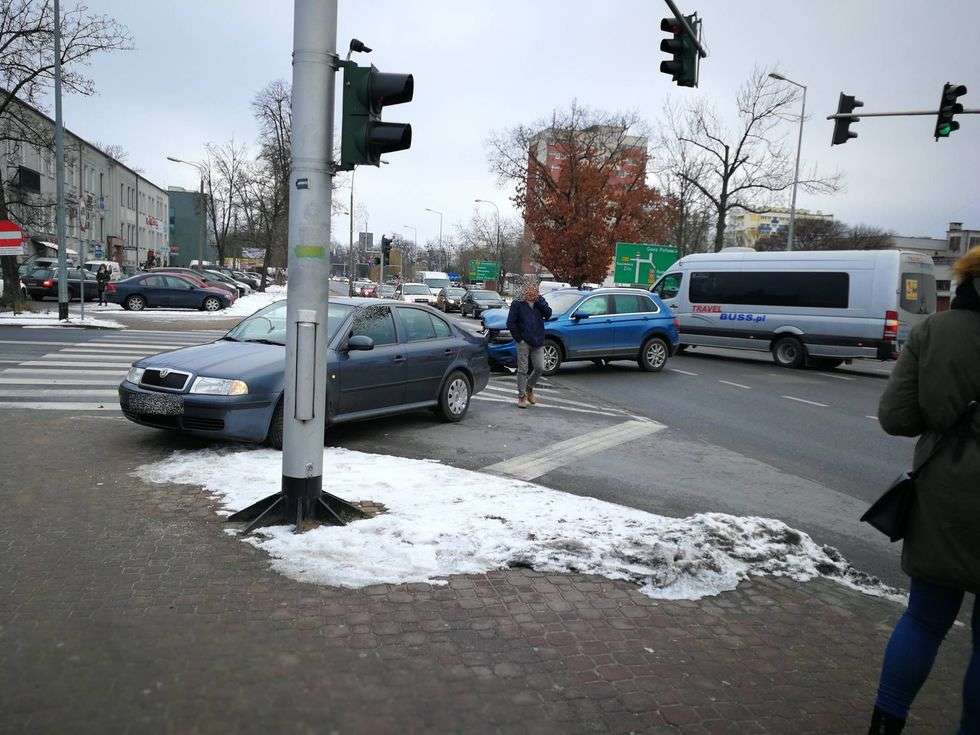  Kolizja na skrzyżowaniu ul. Lubelskiej i Grabskiego w Puławach (zdjęcie 4) - Autor: Grzegorz Szafranek