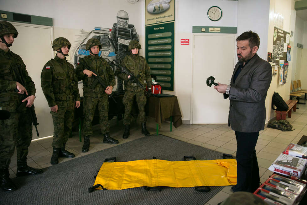  Zamojska szkoła kupiła sprzęt wojskowy (zdjęcie 23) - Autor: Kazimierz Chmiel