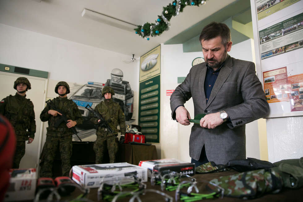  Zamojska szkoła kupiła sprzęt wojskowy (zdjęcie 21) - Autor: Kazimierz Chmiel