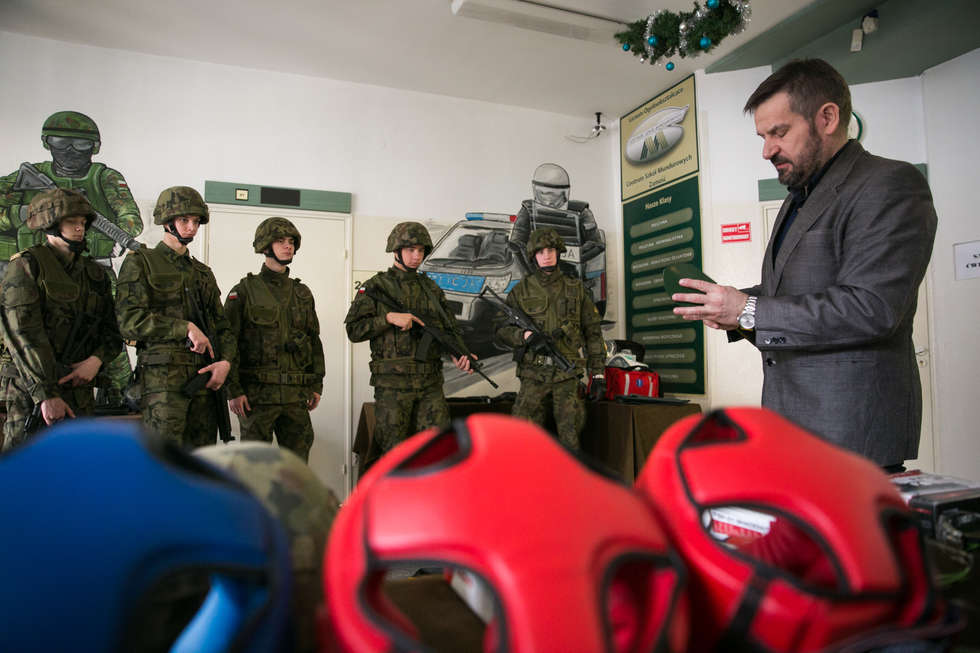  Zamojska szkoła kupiła sprzęt wojskowy (zdjęcie 22) - Autor: Kazimierz Chmiel