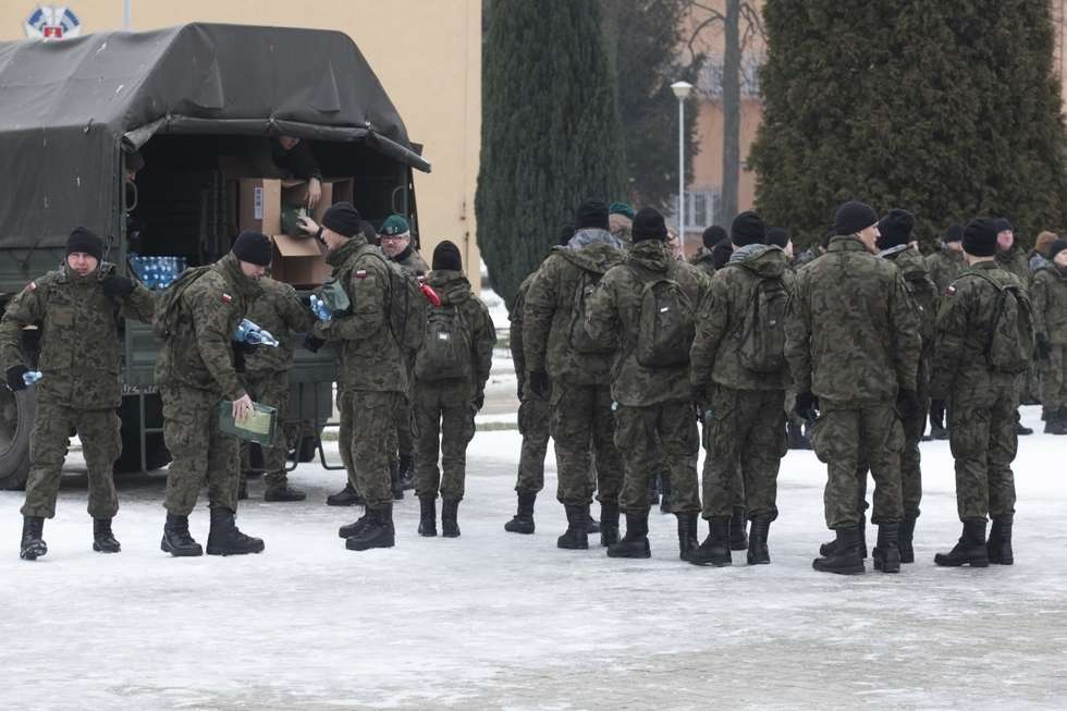  Lubelscy terytorialsi jadą na ćwiczenia do Wędrzyna (zdjęcie 17) - Autor: Jacek Szydłowski