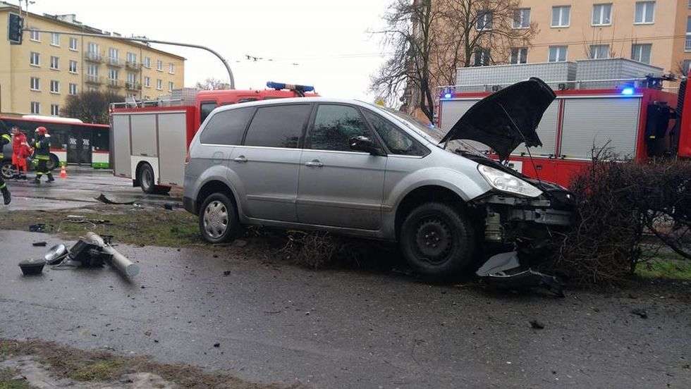  Wypadek na skrzyżowaniu Al. Racławickich i ul. Poniatowskiego (zdjęcie 1) - Autor: Tomasz Piekut-Jóźwicki
