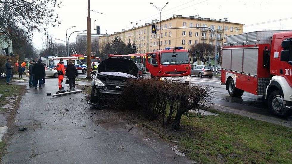  Wypadek na skrzyżowaniu Al. Racławickich i ul. Poniatowskiego (zdjęcie 4) - Autor: Tomasz Piekut-Jóźwicki