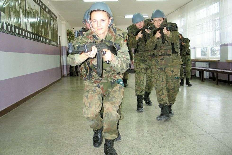  Chełm: Wojskowy obóz w szkole (zdjęcie 1) - Autor: Jacek Barczyński