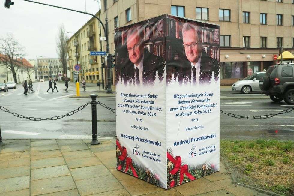  Polityczne życzenia na billboardach (zdjęcie 1) - Autor: Maciej Kaczanowski
